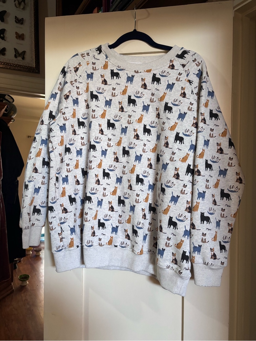 SM Wardrobe Cat-Print Crewneck Sweatshirt - Light Heather with Navy & Tan Cats